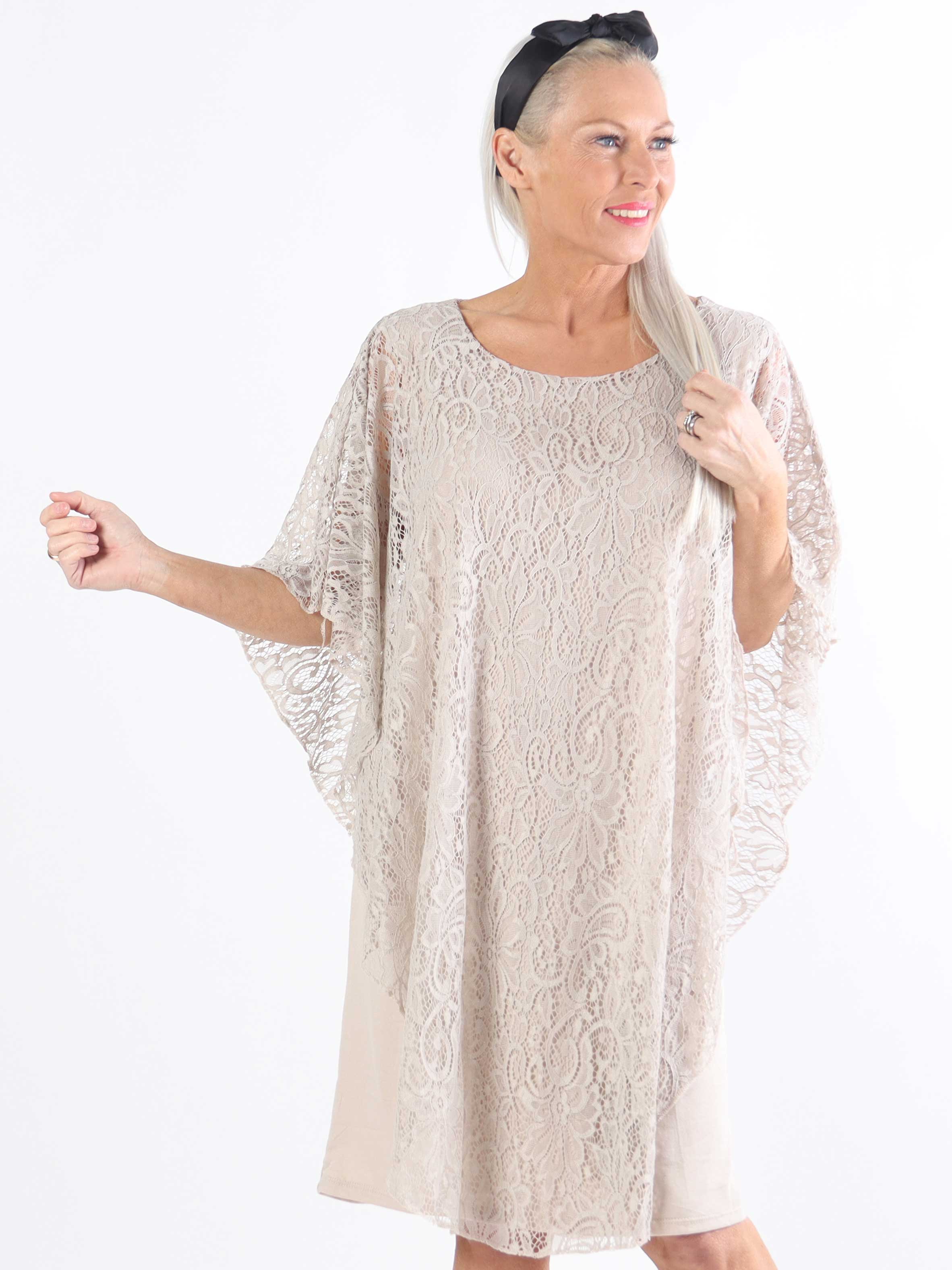 Kenya Lace - Sød plus size tunikakjole i blonde